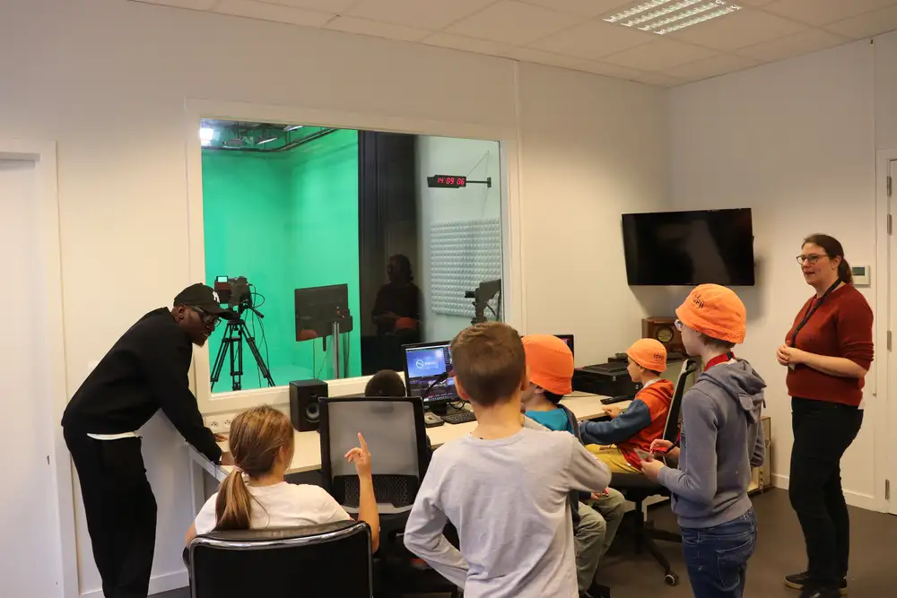 Groupe d'enfants pendant une activité