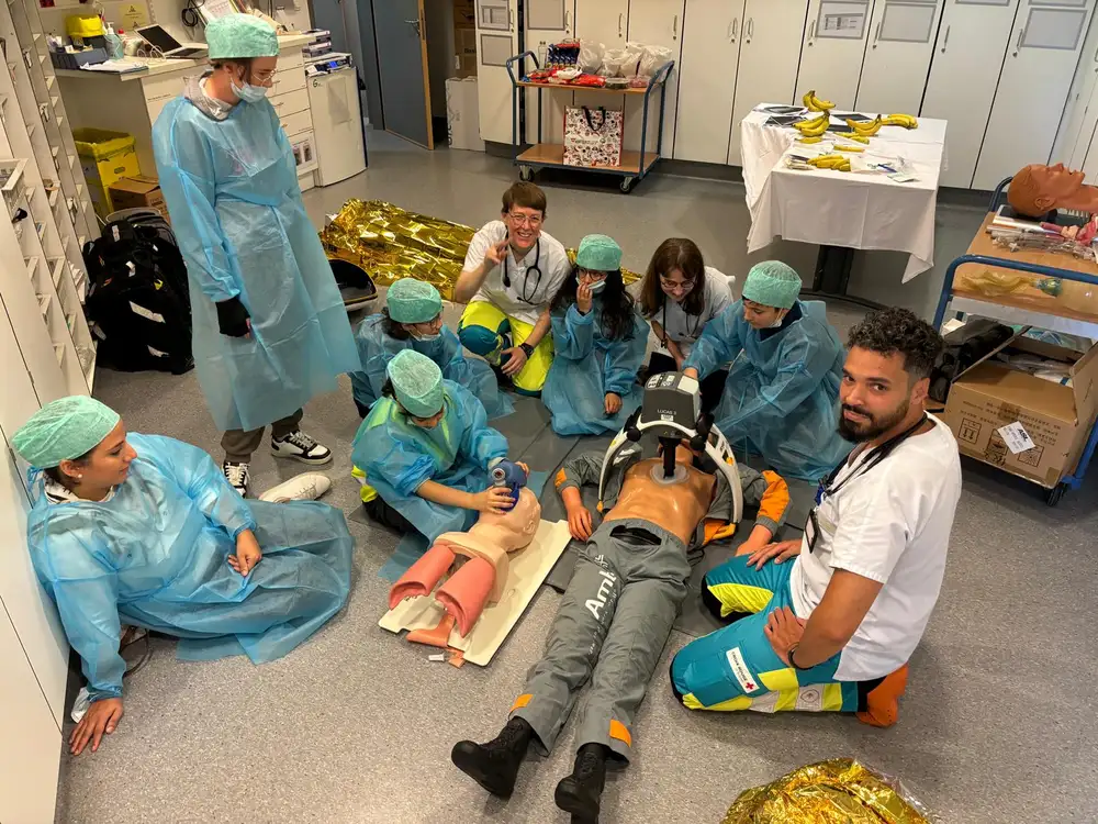 Groupe de personnes pendant une activité réanimations